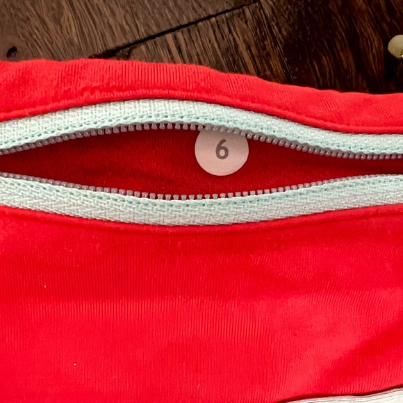 Lululemon Sz 6 Women's Red and Burgundy Shorts - Picture 4 of 5